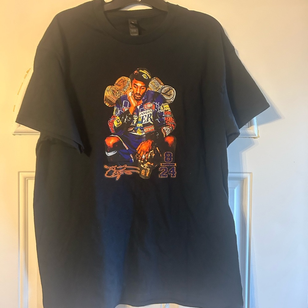 NWOT- Kobe Bryant Black Graphic Men's T-Shirt. Size Large